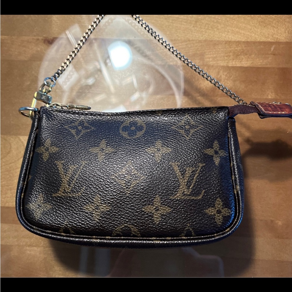 Louis Vuitton monogram mini pochette